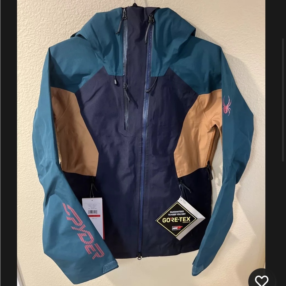 Women’s Spyder Solitaire Goretex jacket. Size XS. New with tags.